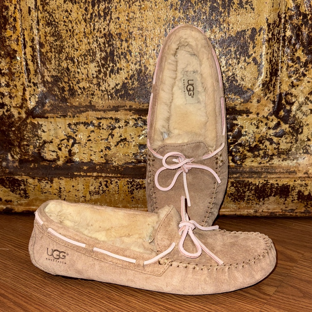 UGG Dakota Slipper
Tabacco (Women's)